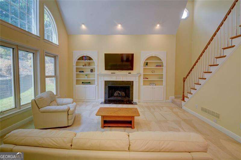 5001 Staverly Lane Nw Property Photo 4