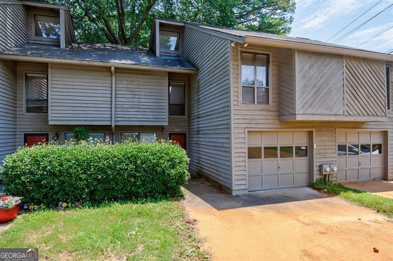 1002 Creatwood Circle Se Property Photo 2