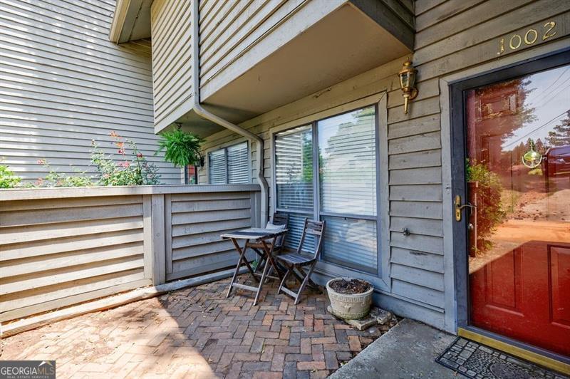 1002 Creatwood Circle Se Property Photo 3