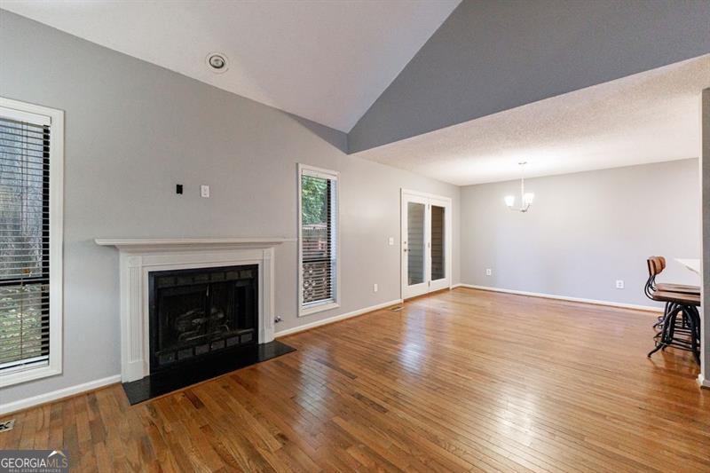 1002 Creatwood Circle Se Property Photo 8
