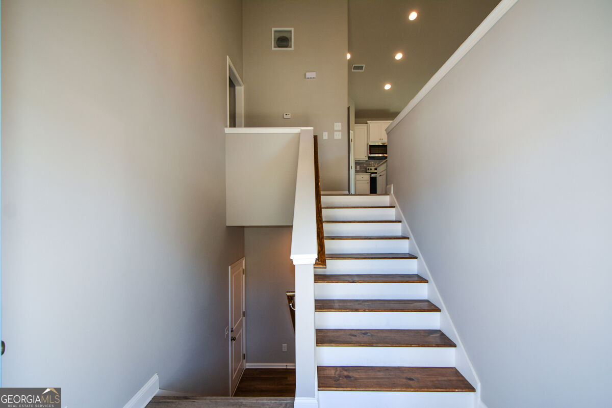 1816 Jessica Way Property Photo 5