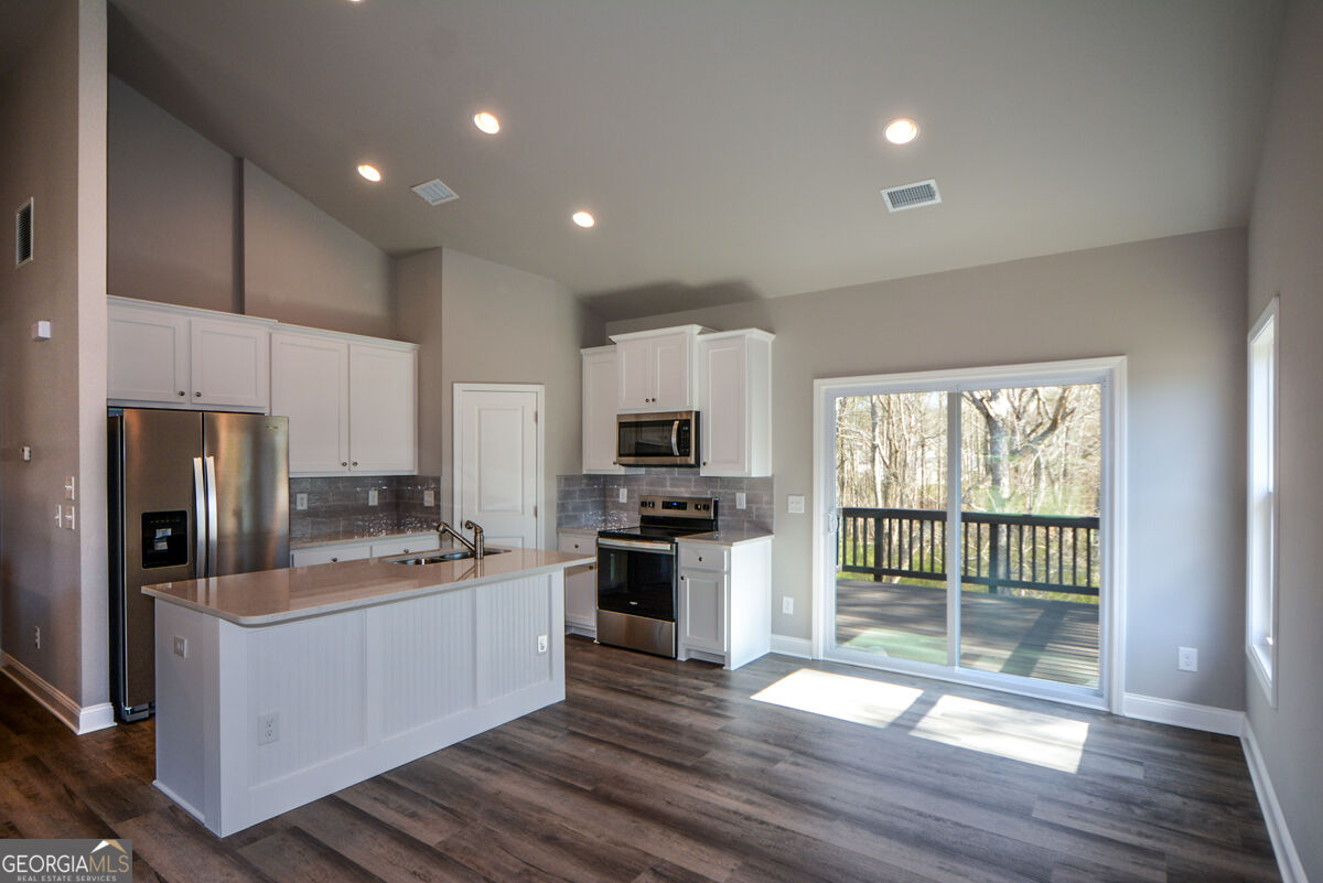 1816 Jessica Way Property Photo 12
