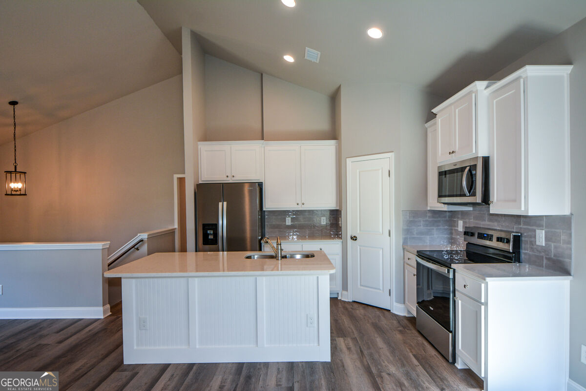 1816 Jessica Way Property Photo 14