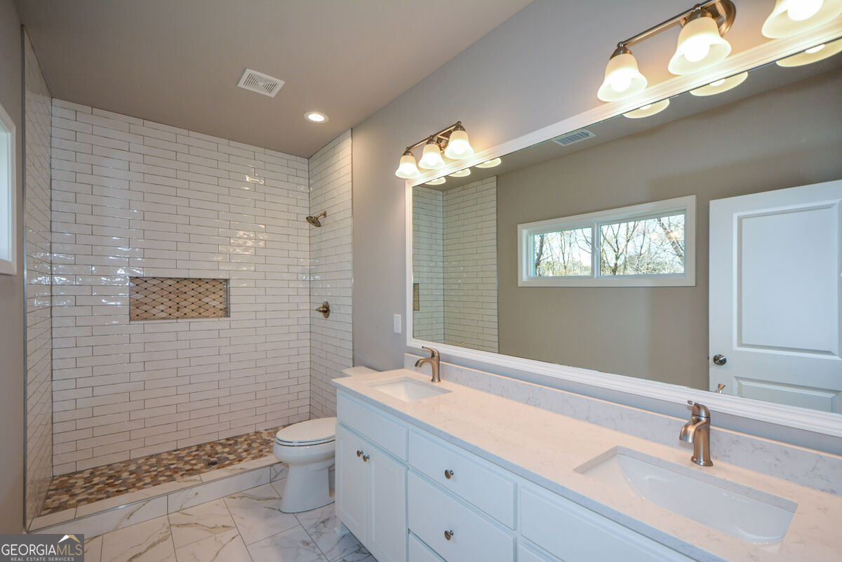 1816 Jessica Way Property Photo 22