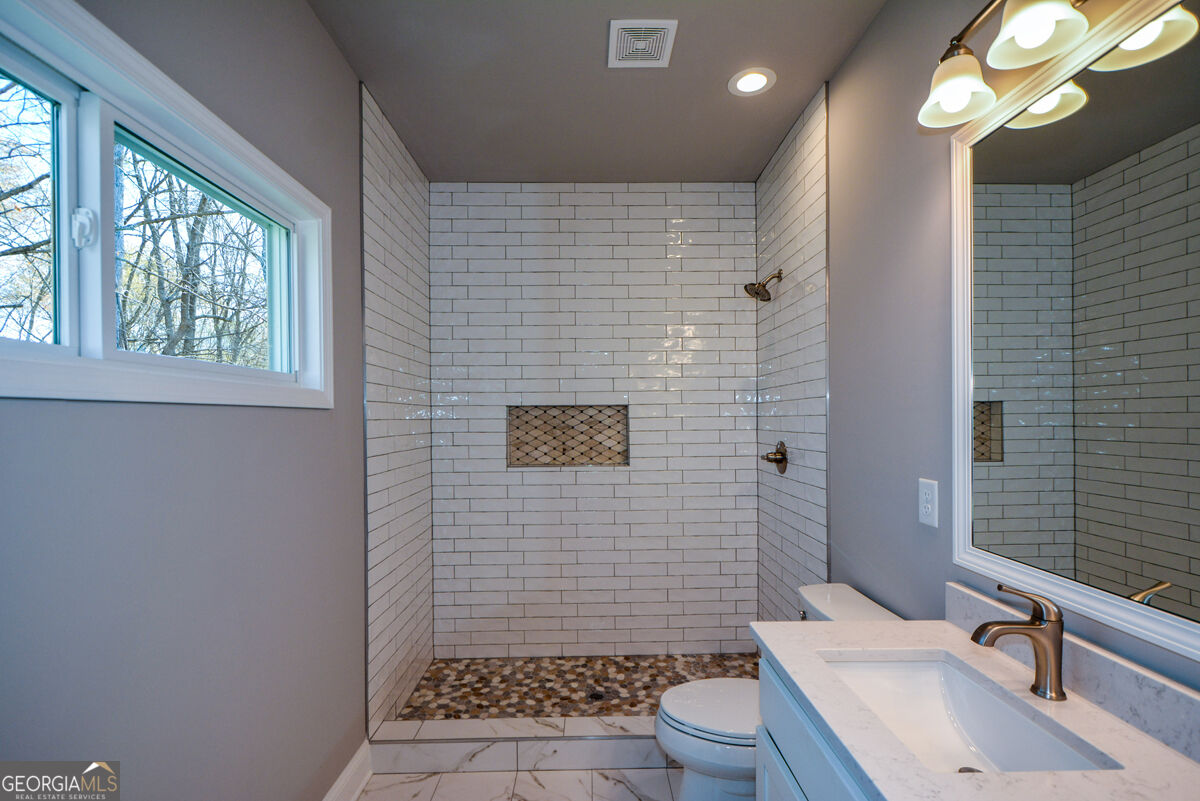 1816 Jessica Way Property Photo 23