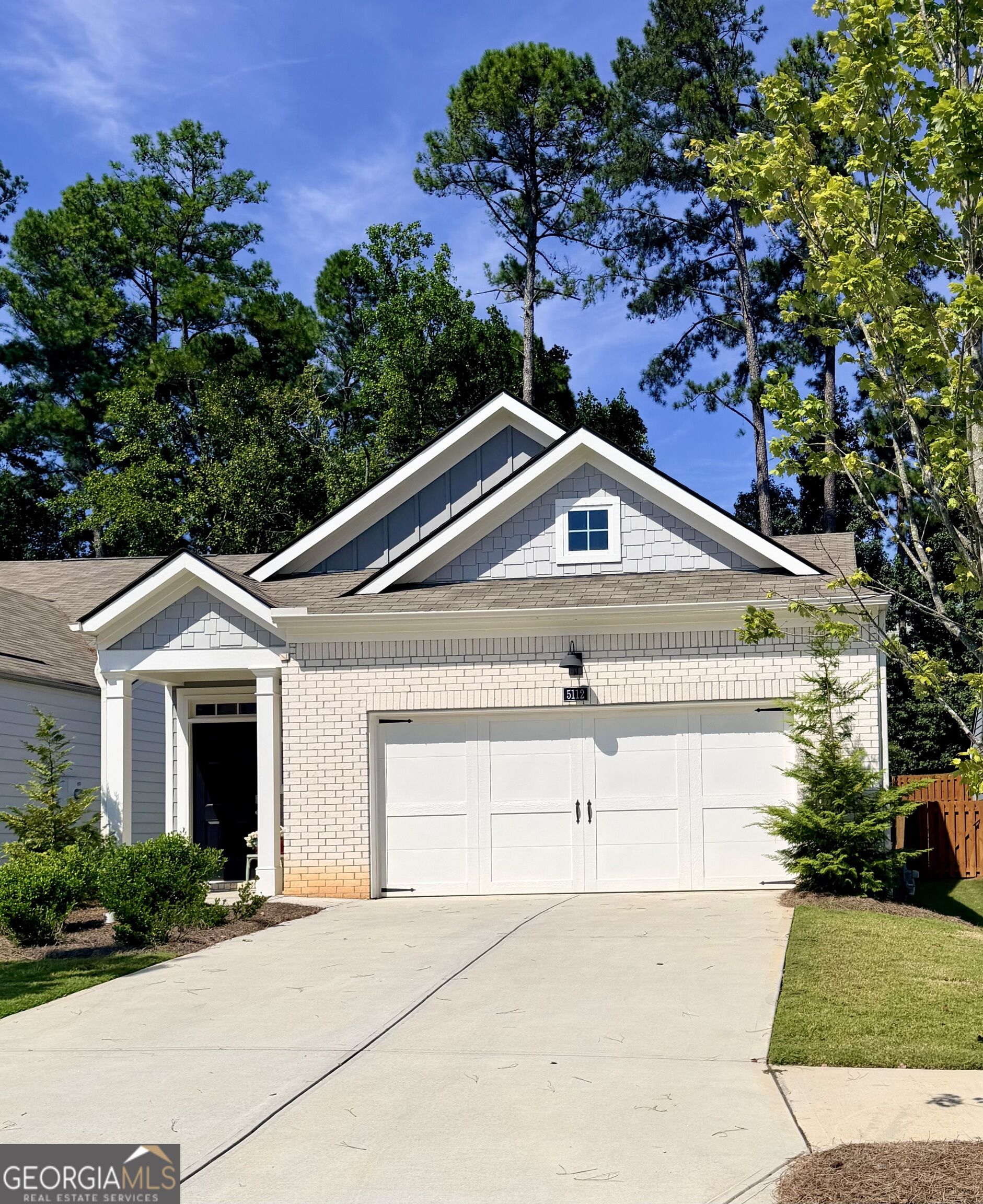 5112 Tulip Square Property Photo 3