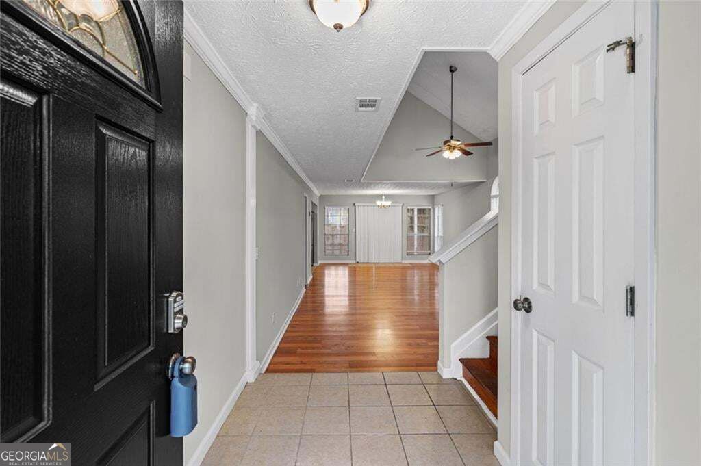 1180 Holly Circle Property Photo 4