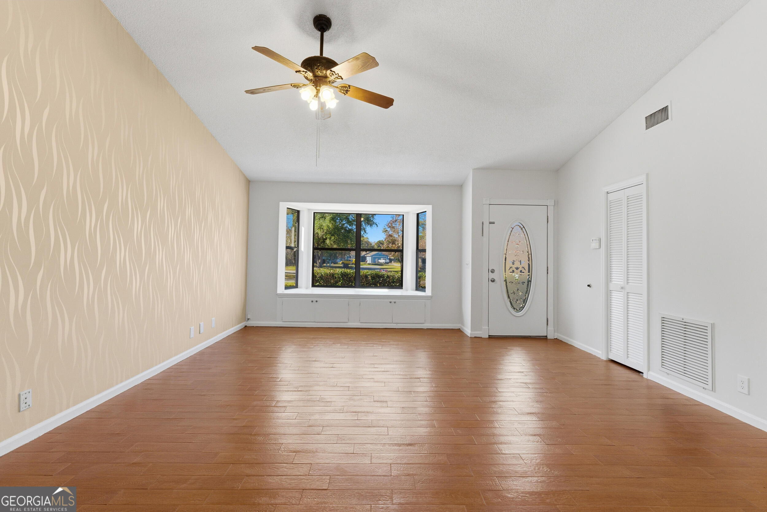 404 Westgate Circle Property Photo 5