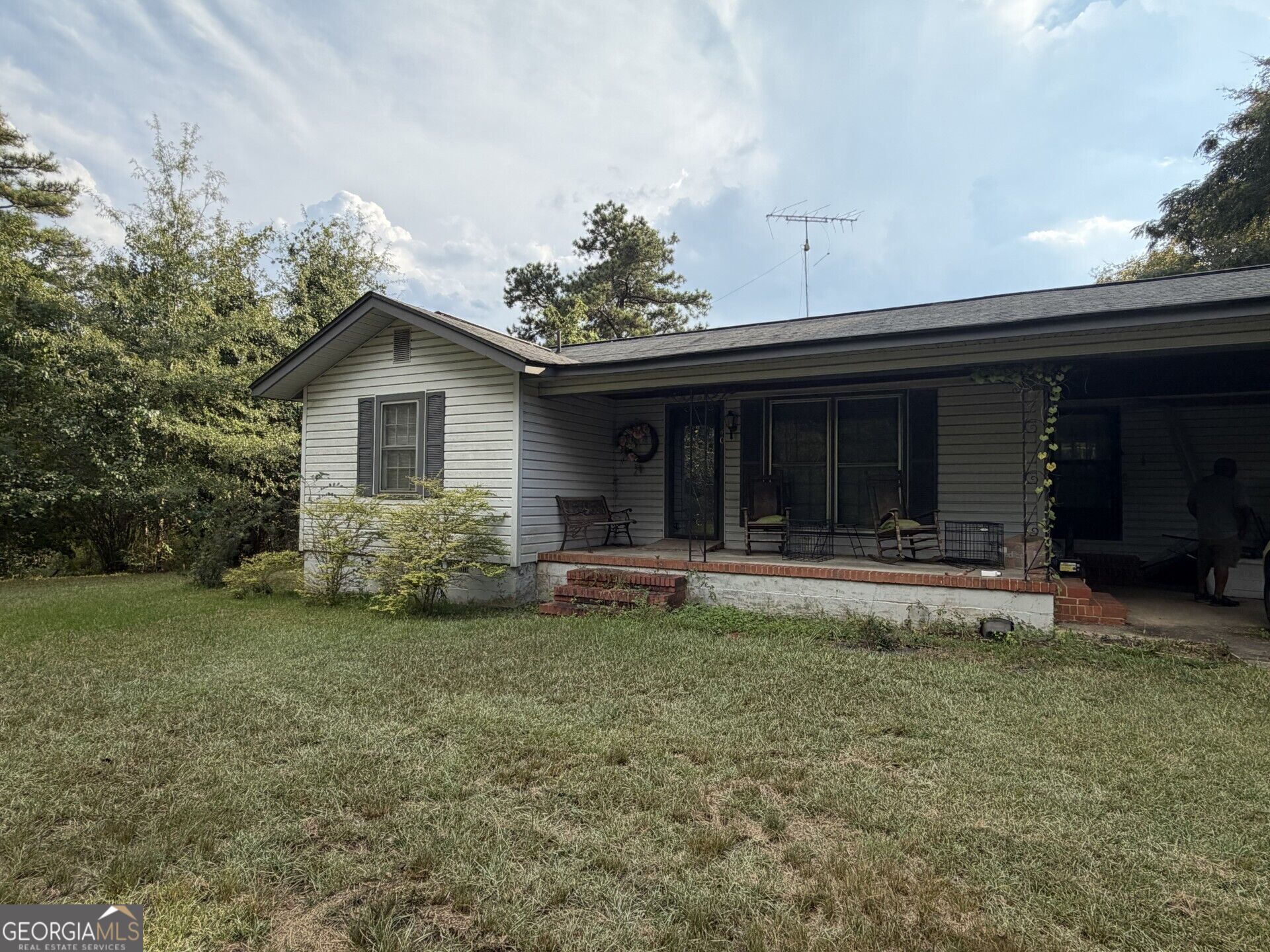 401 Sparta Highway Ne Property Photo 1