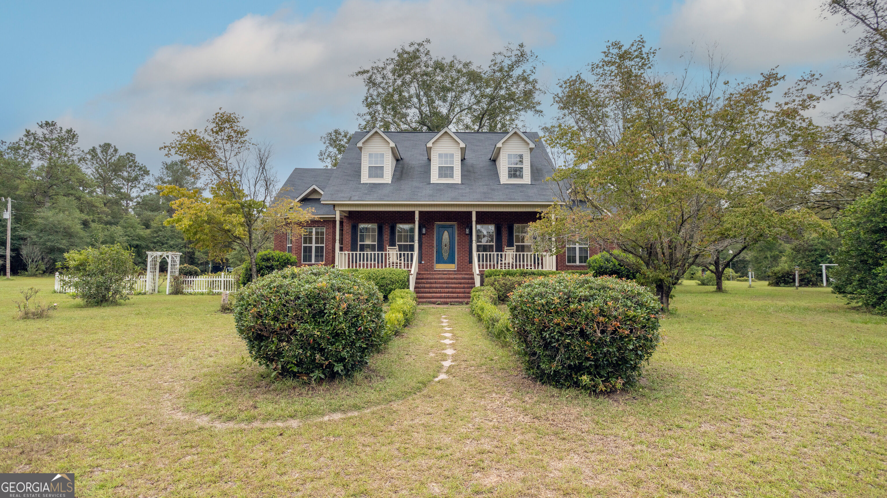 5283 Old River Road N Property Photo 1