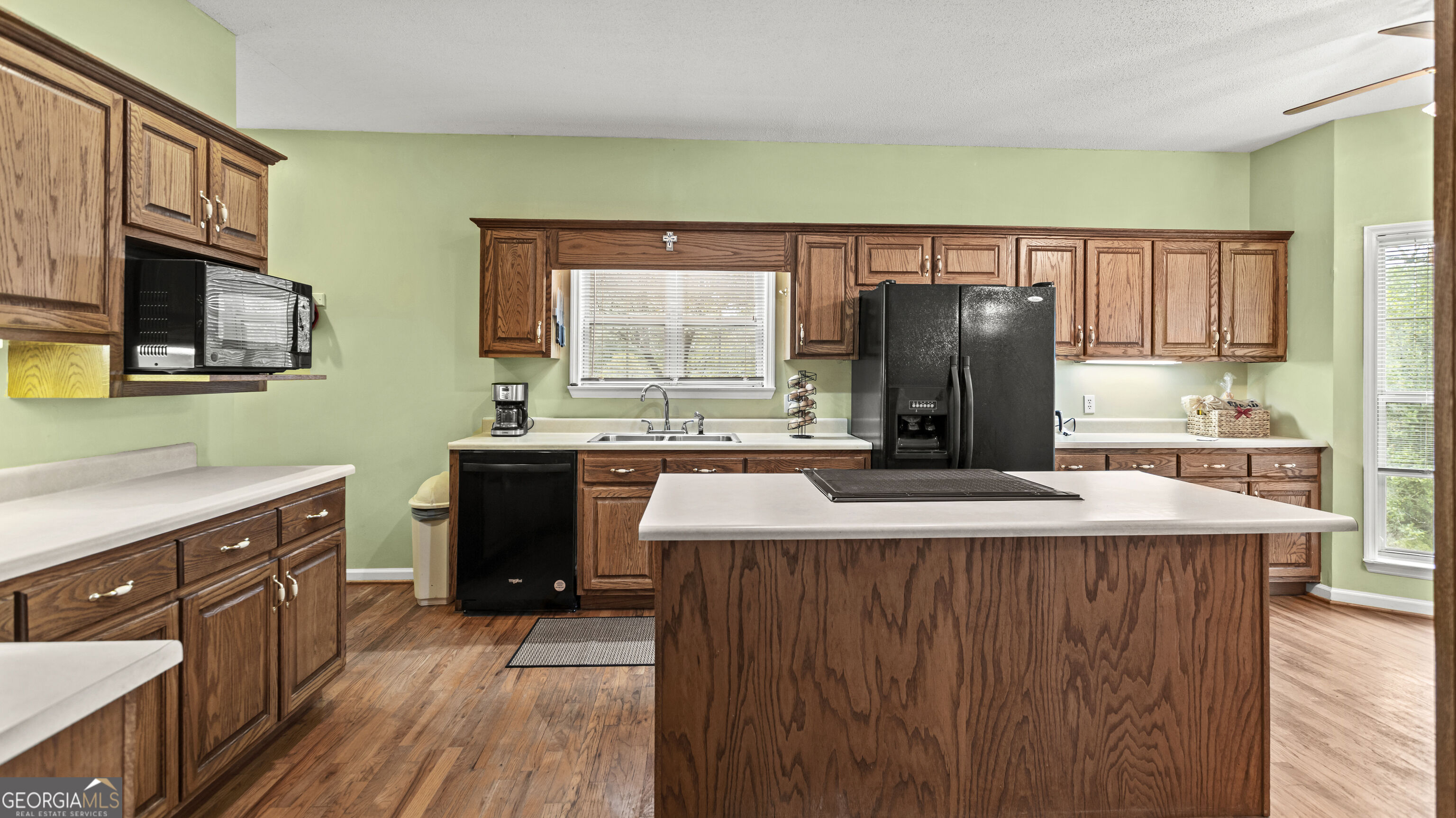 5283 Old River Road N Property Photo 7