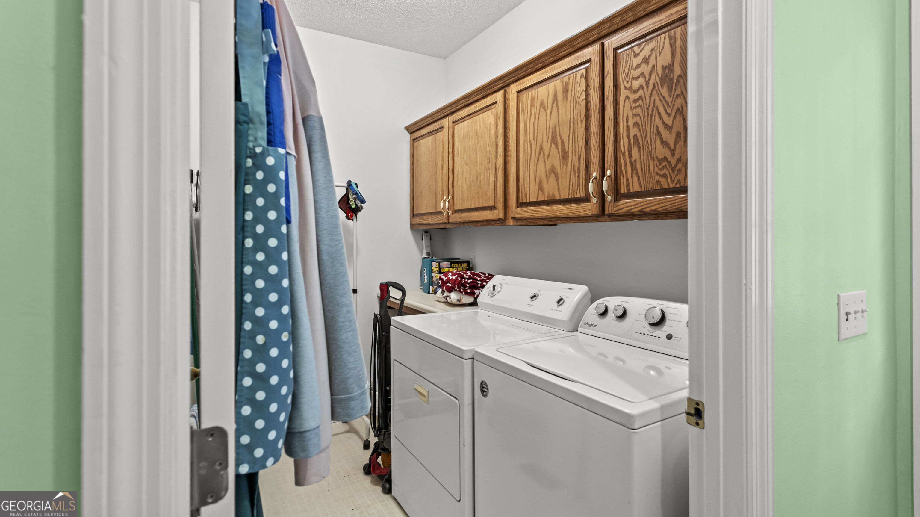 5283 Old River Road N Property Photo 10