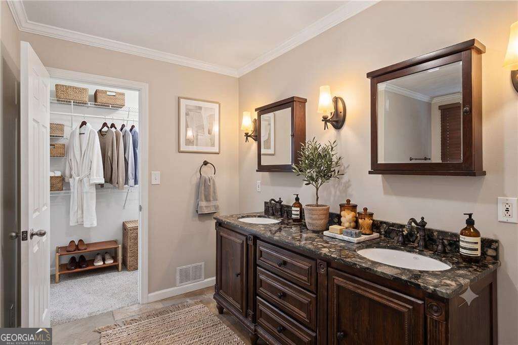 1055 Lee Circle Ne Property Photo 4