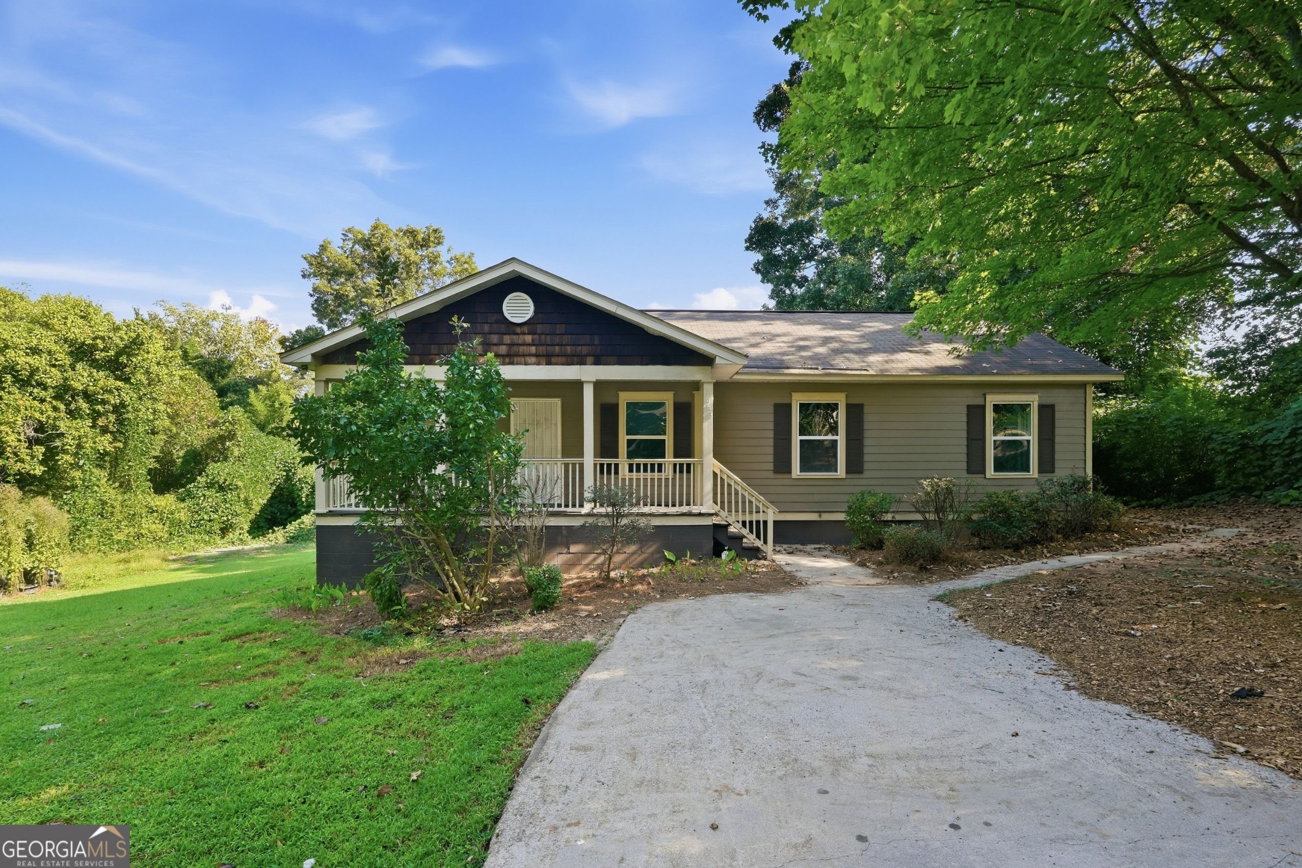 1668 Oak Knoll Circle Se Property Photo 1