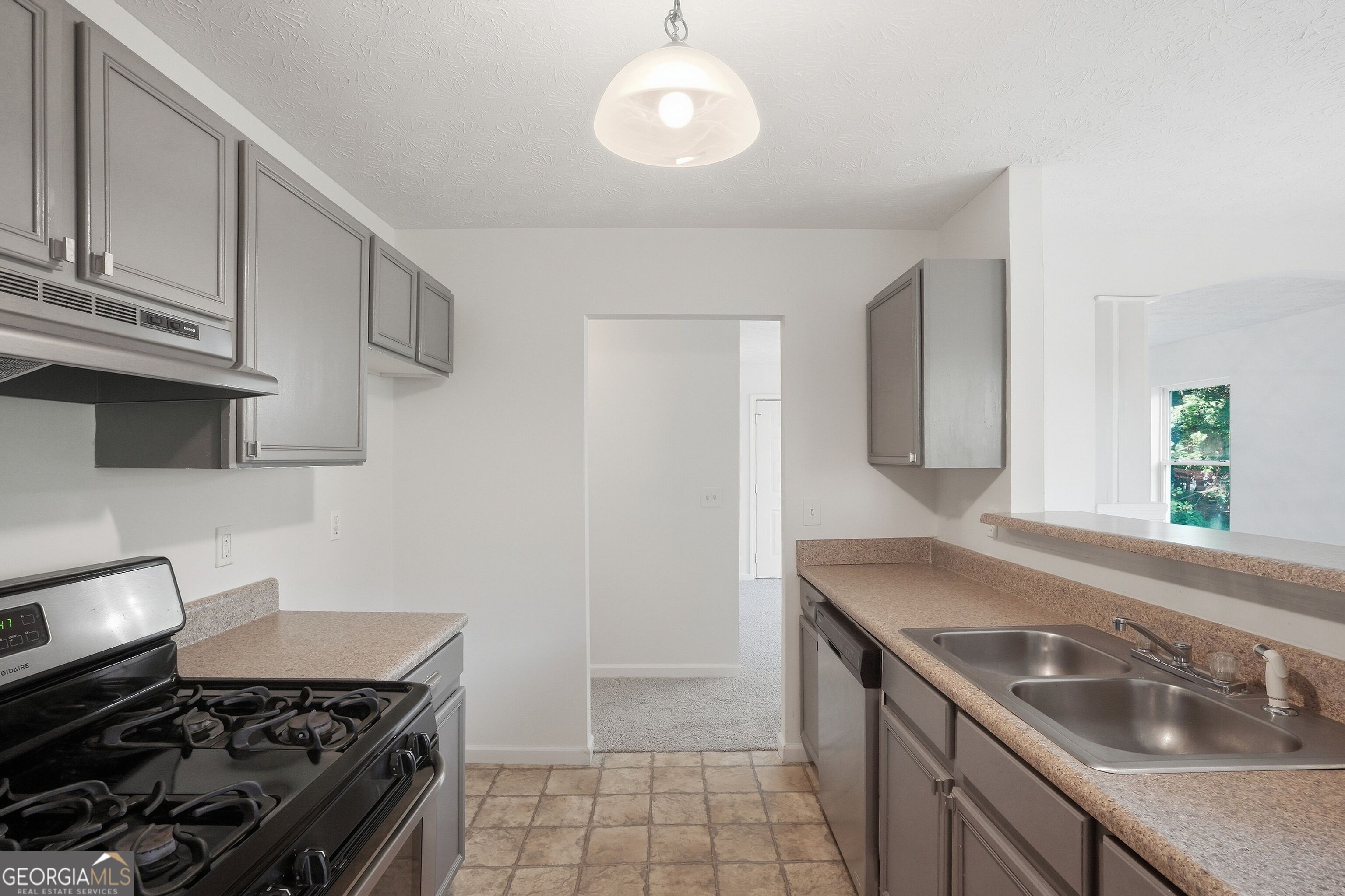 1668 Oak Knoll Circle Se Property Photo 2