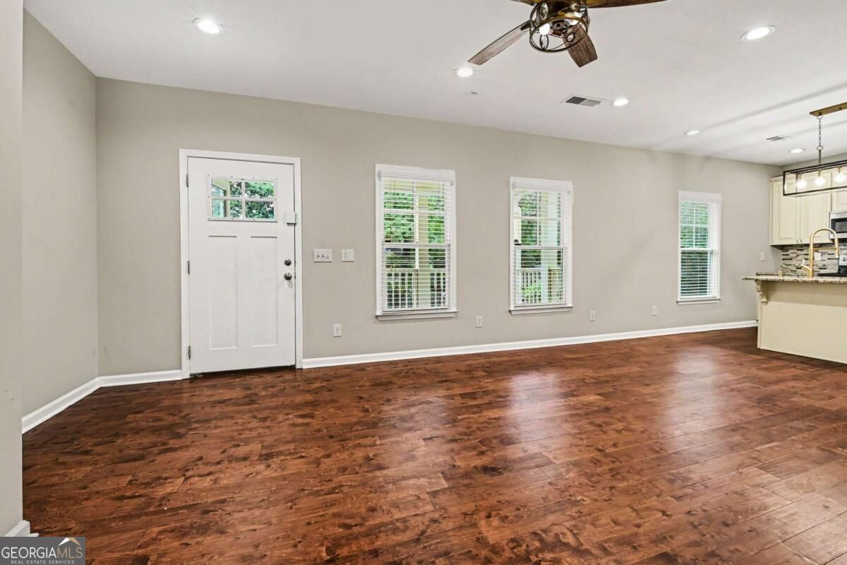 3544 College Street Property Photo 3