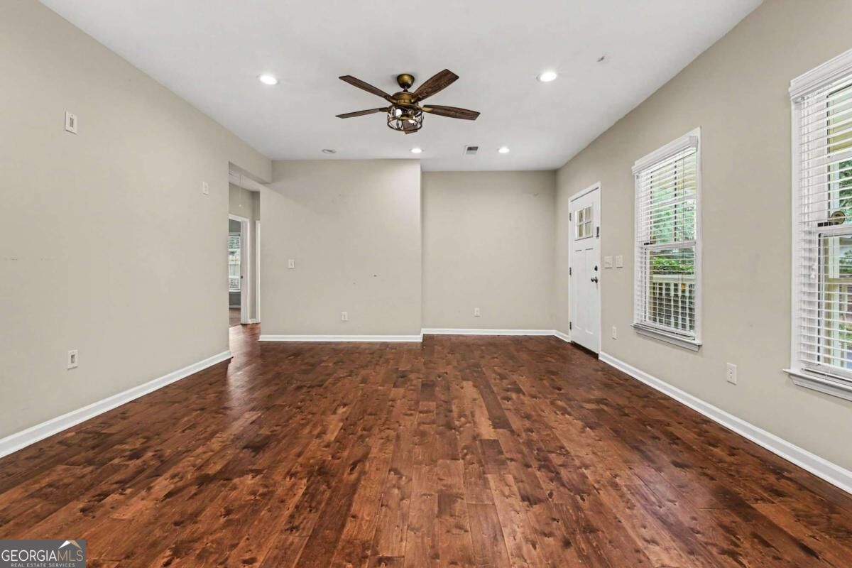 3544 College Street Property Photo 5