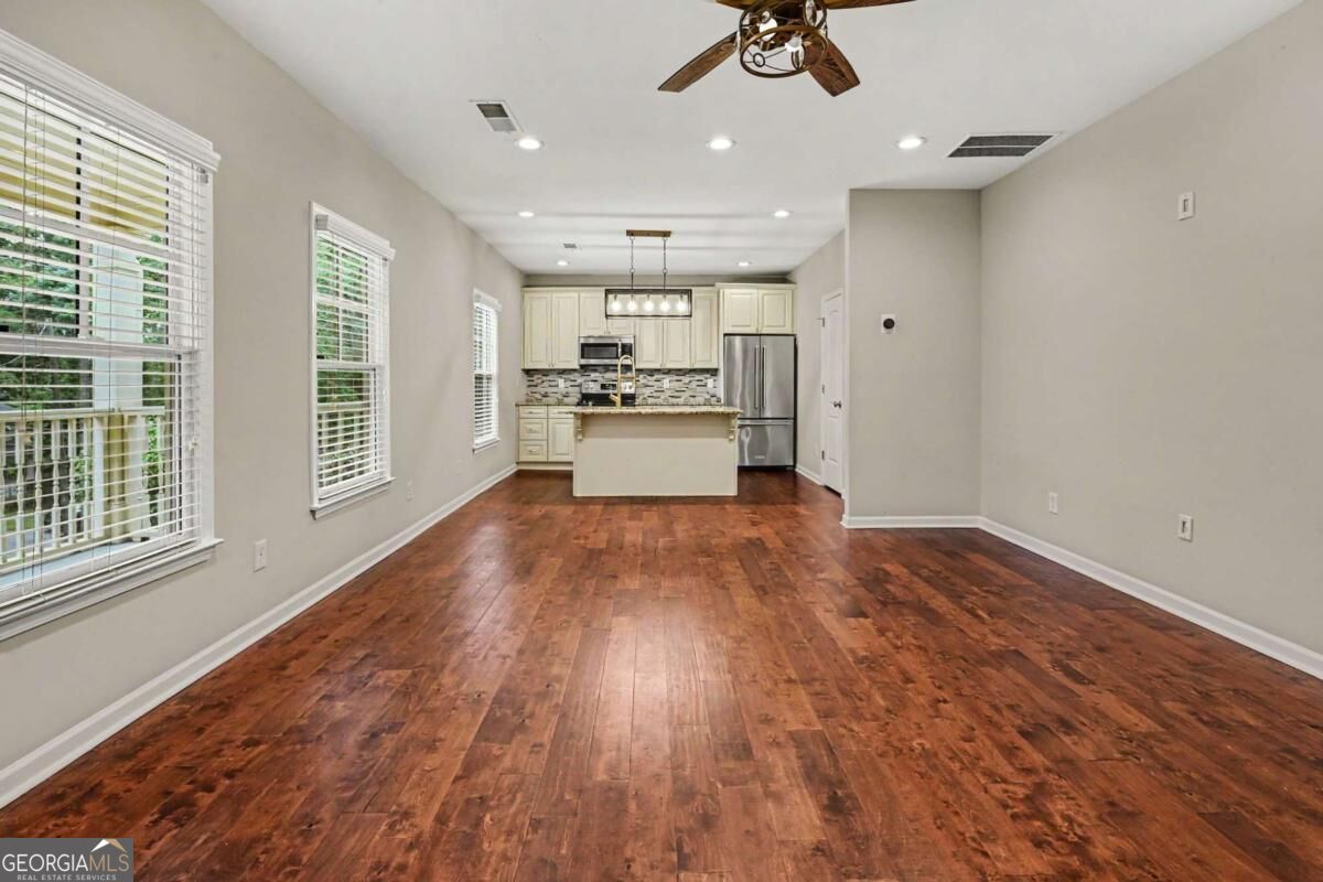 3544 College Street Property Photo 6