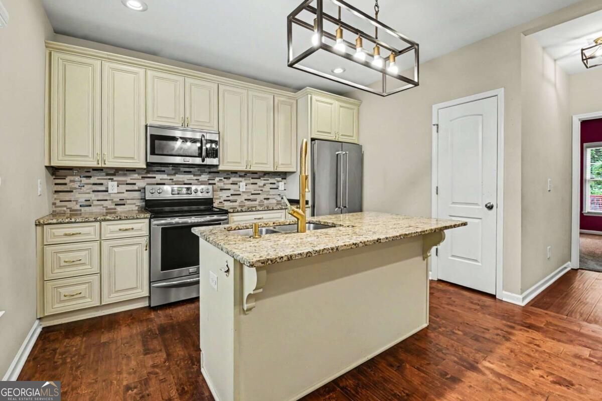 3544 College Street Property Photo 10