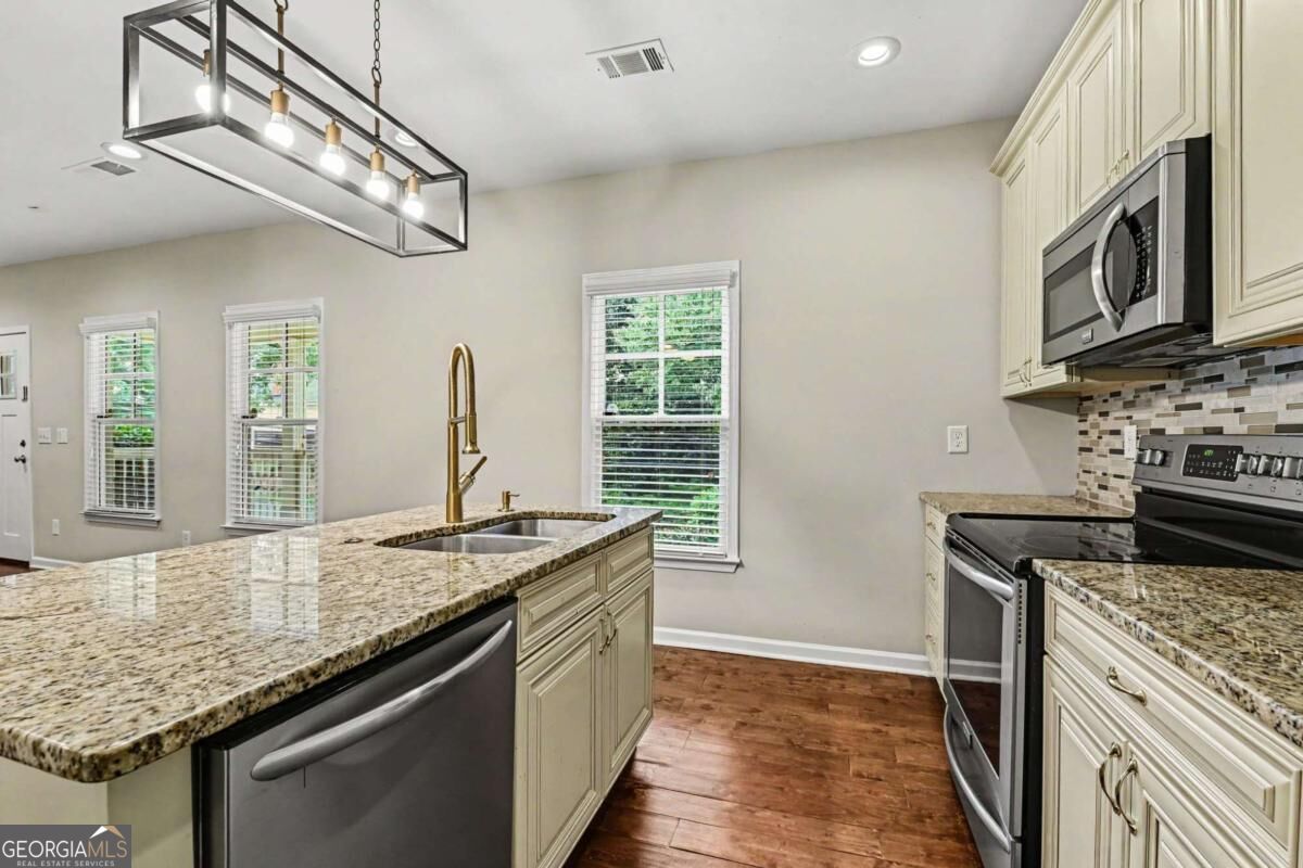 3544 College Street Property Photo 13
