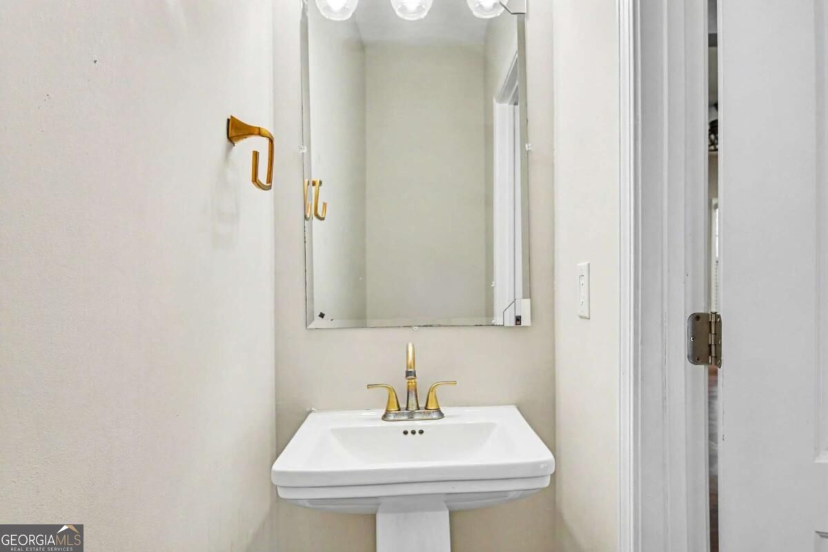 3544 College Street Property Photo 17