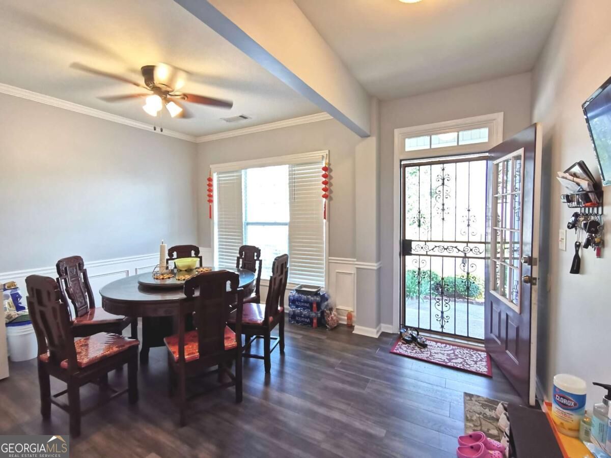 1913 Executive Drive Property Photo 3