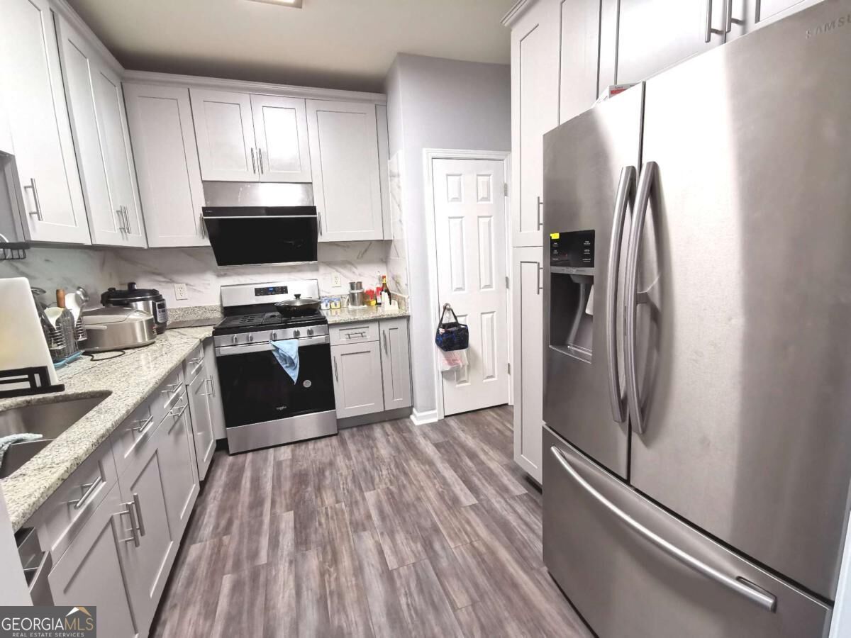 1913 Executive Drive Property Photo 9