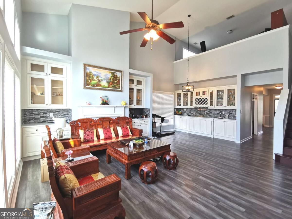 1913 Executive Drive Property Photo 17