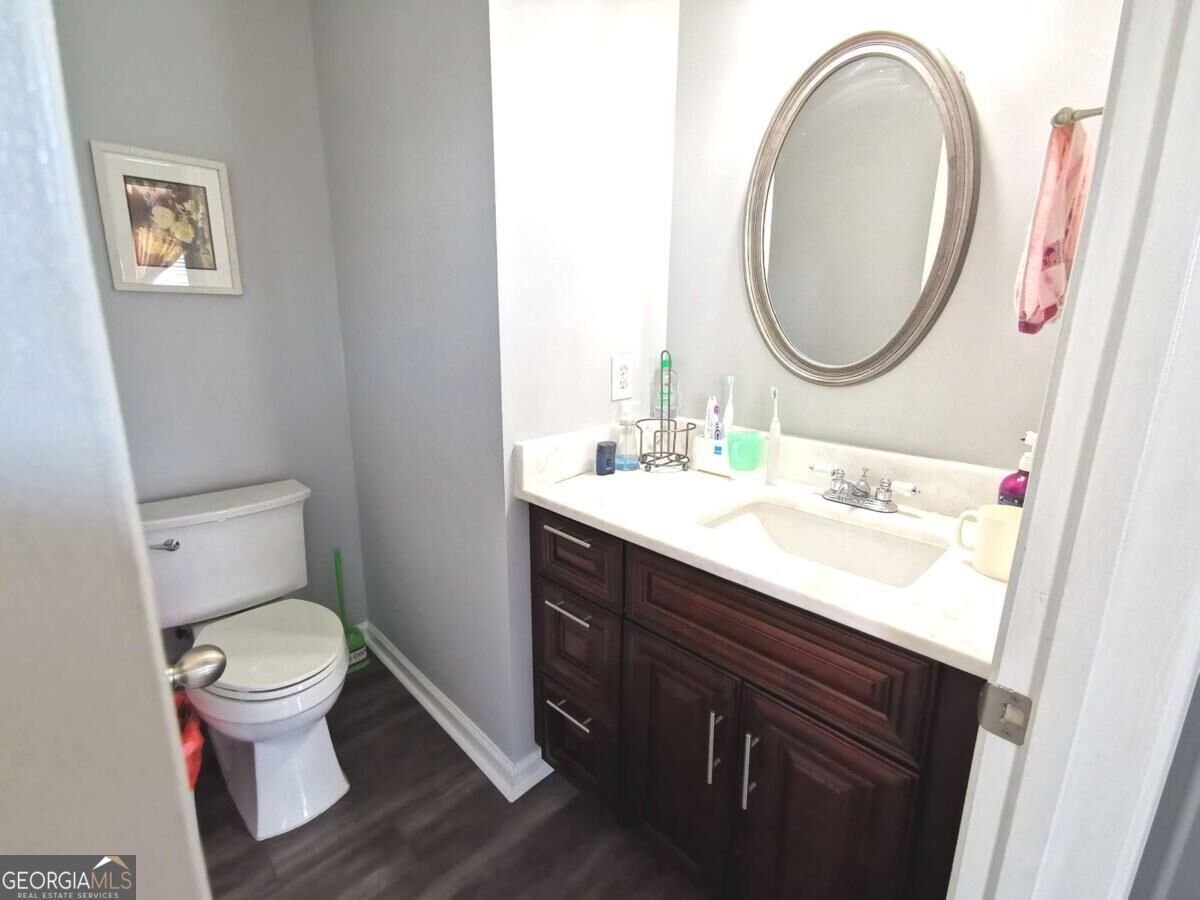 1913 Executive Drive Property Photo 21