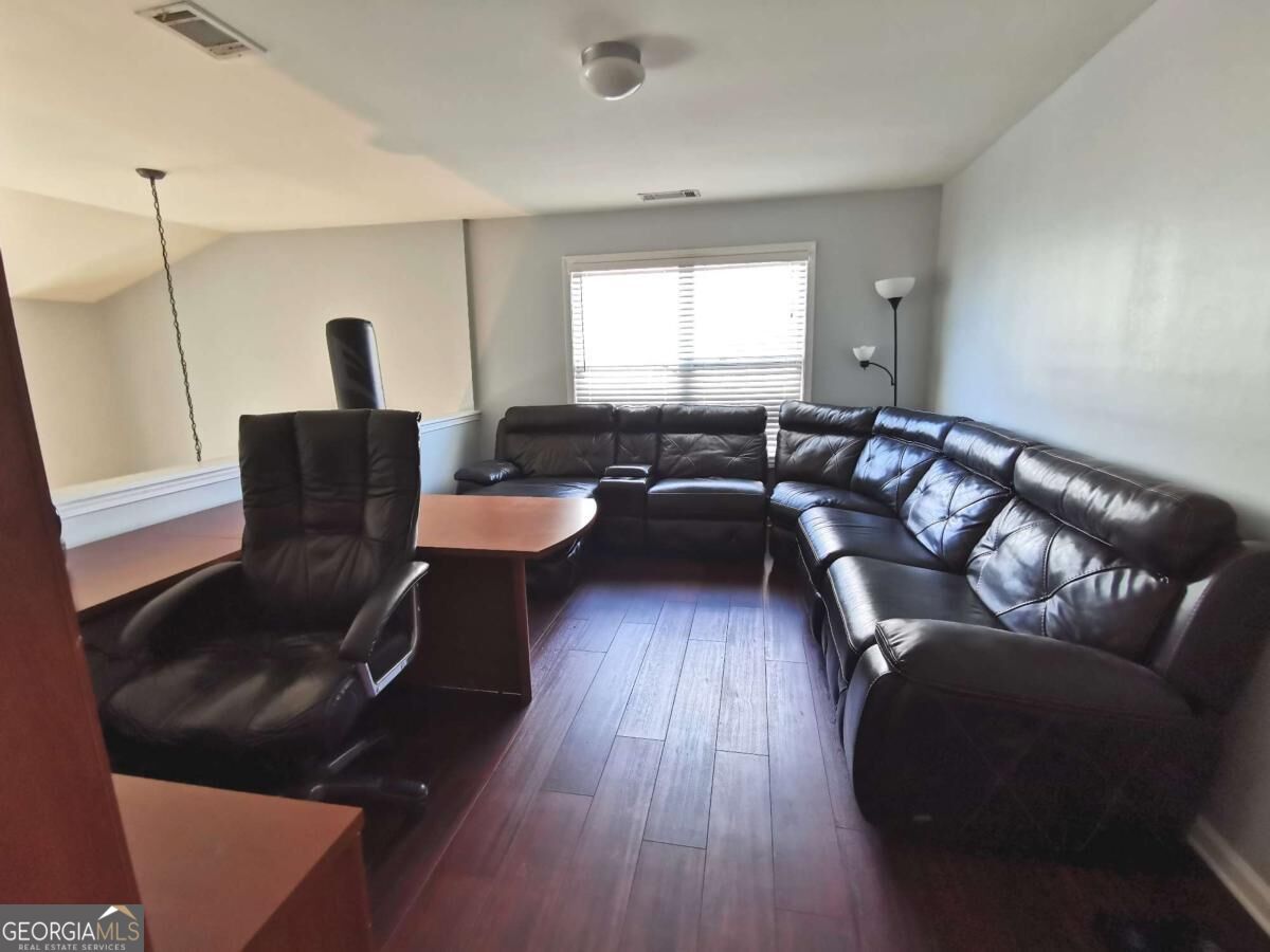 1913 Executive Drive Property Photo 28