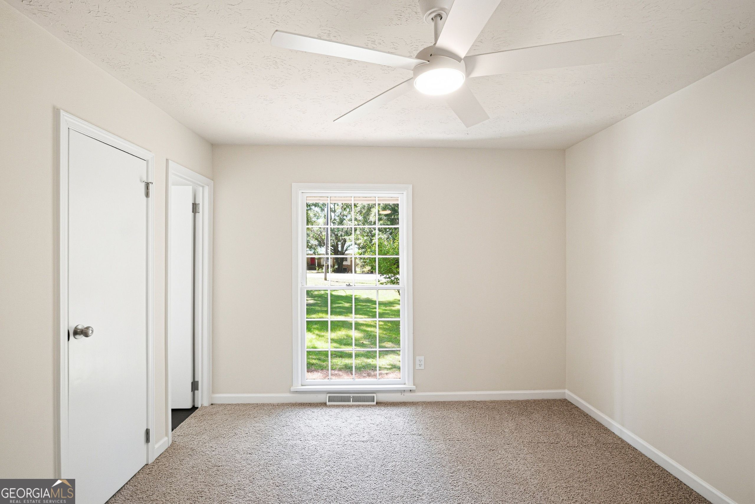 30 Roberts Lane Property Photo 4