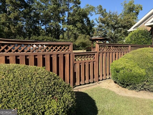 301 Davis Street Property Photo 6
