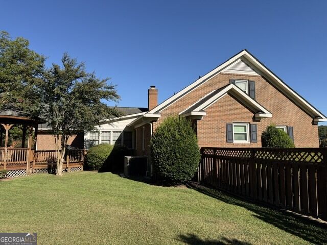 301 Davis Street Property Photo 8