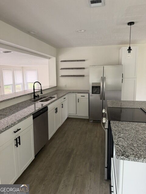 3320 Oakridge Property Photo 4