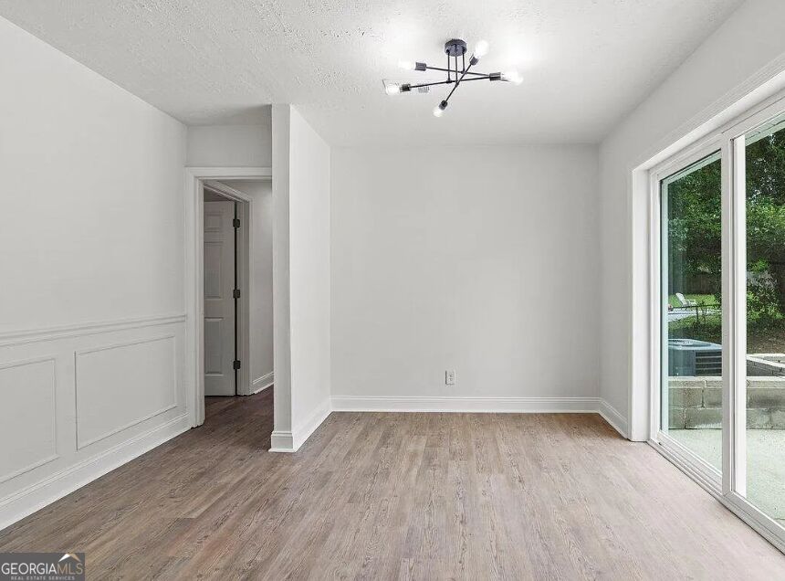 3320 Oakridge Property Photo 5