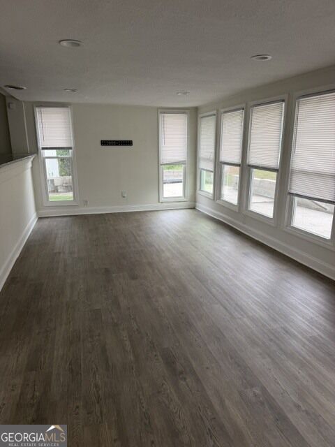 3320 Oakridge Property Photo 9