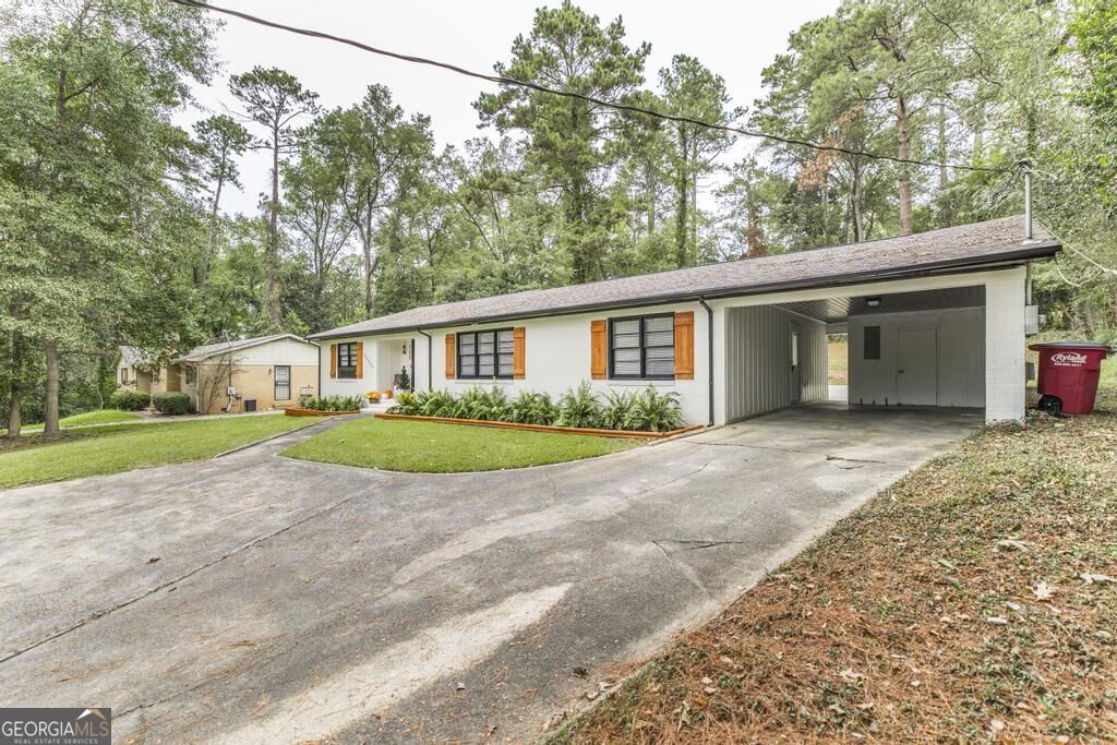 1255 Nottingham Drive Property Photo 3