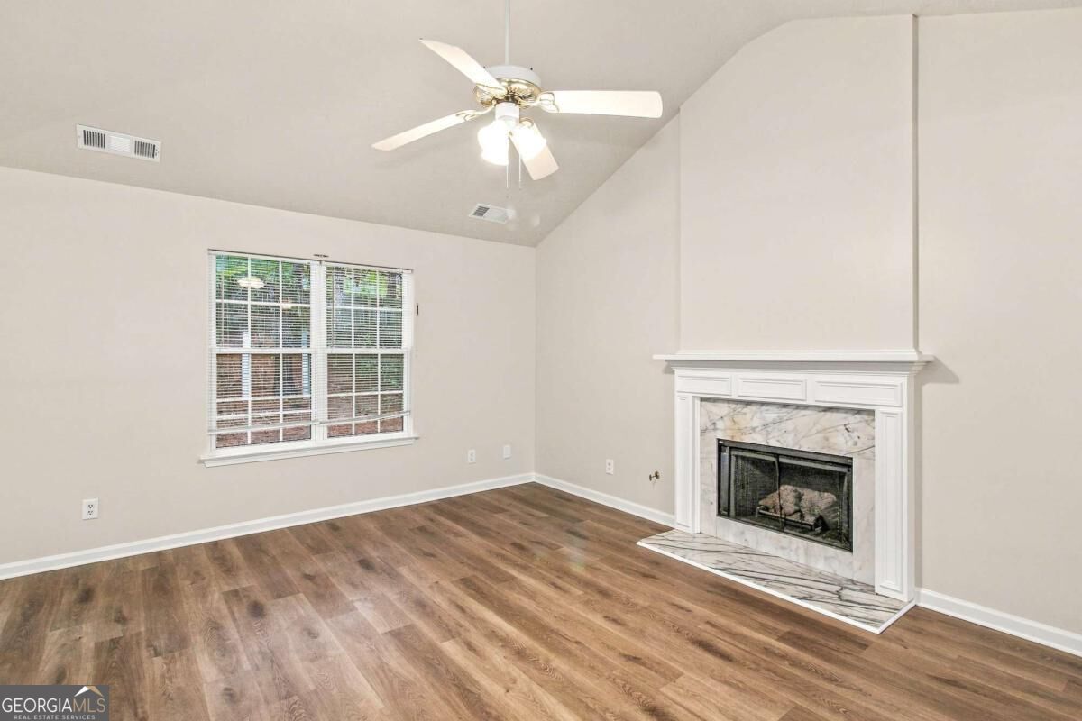 1426 Hyde Court Property Photo 3