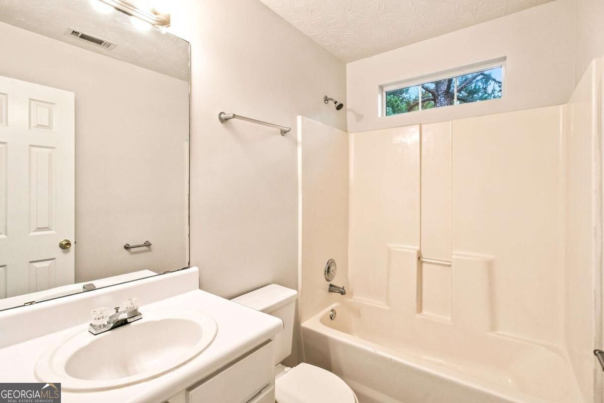 1426 Hyde Court Property Photo 18