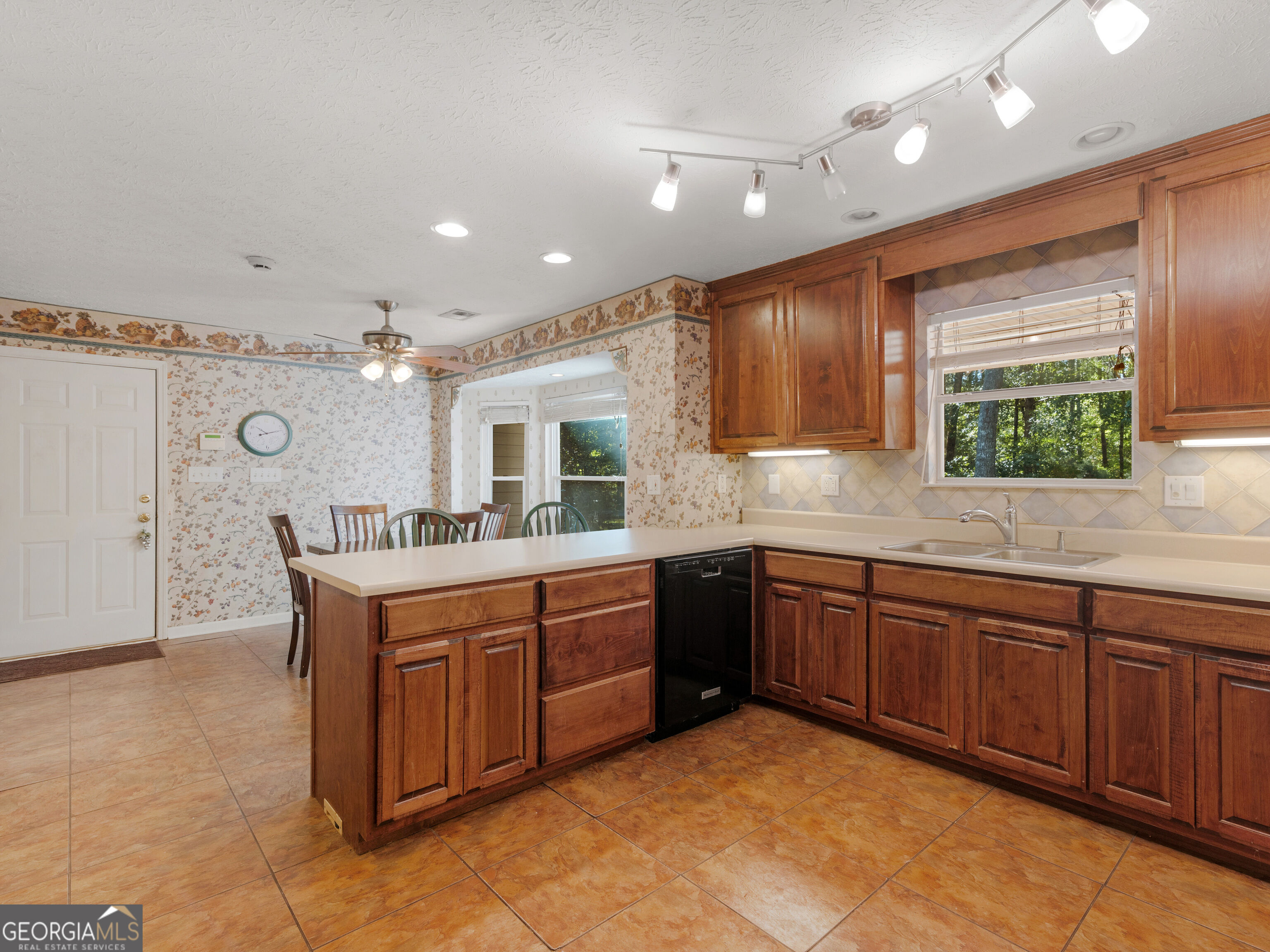470 Fields Road Property Photo 6