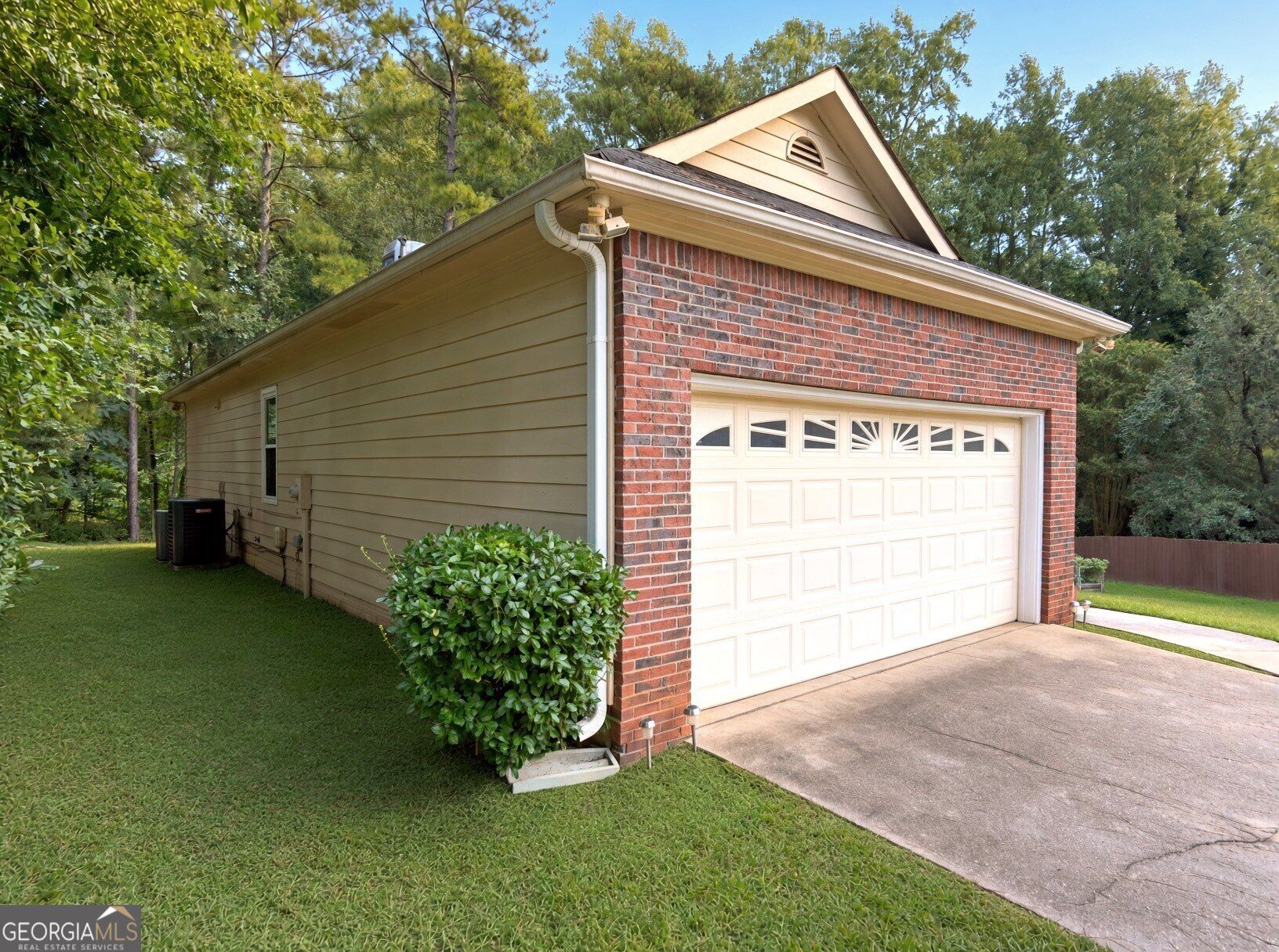 112 Trestle Court Property Photo 6