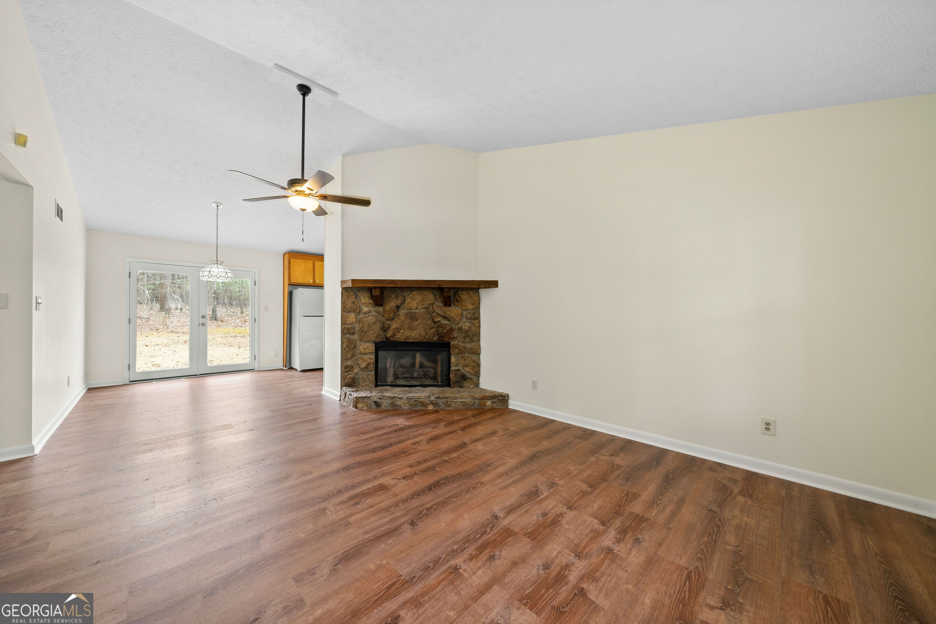 1358 Hardy Circle Property Photo 4