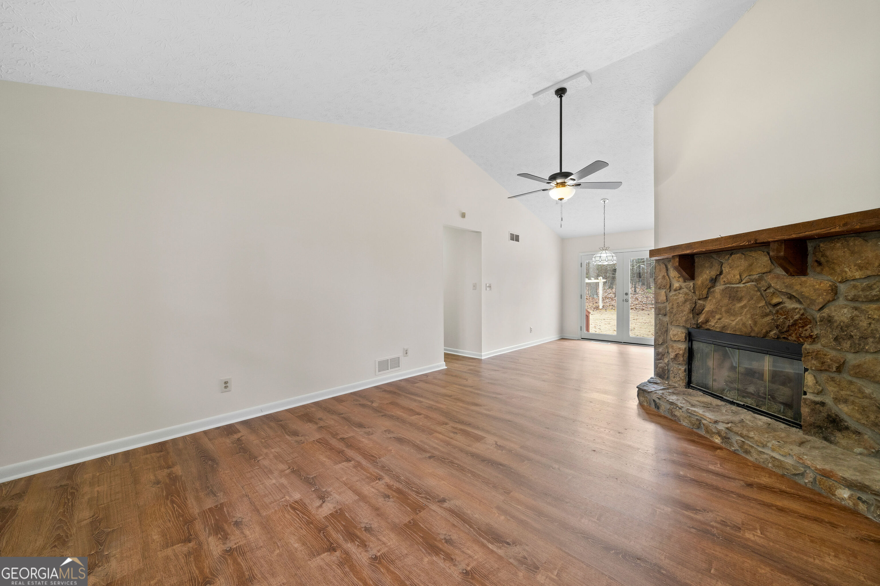 1358 Hardy Circle Property Photo 5