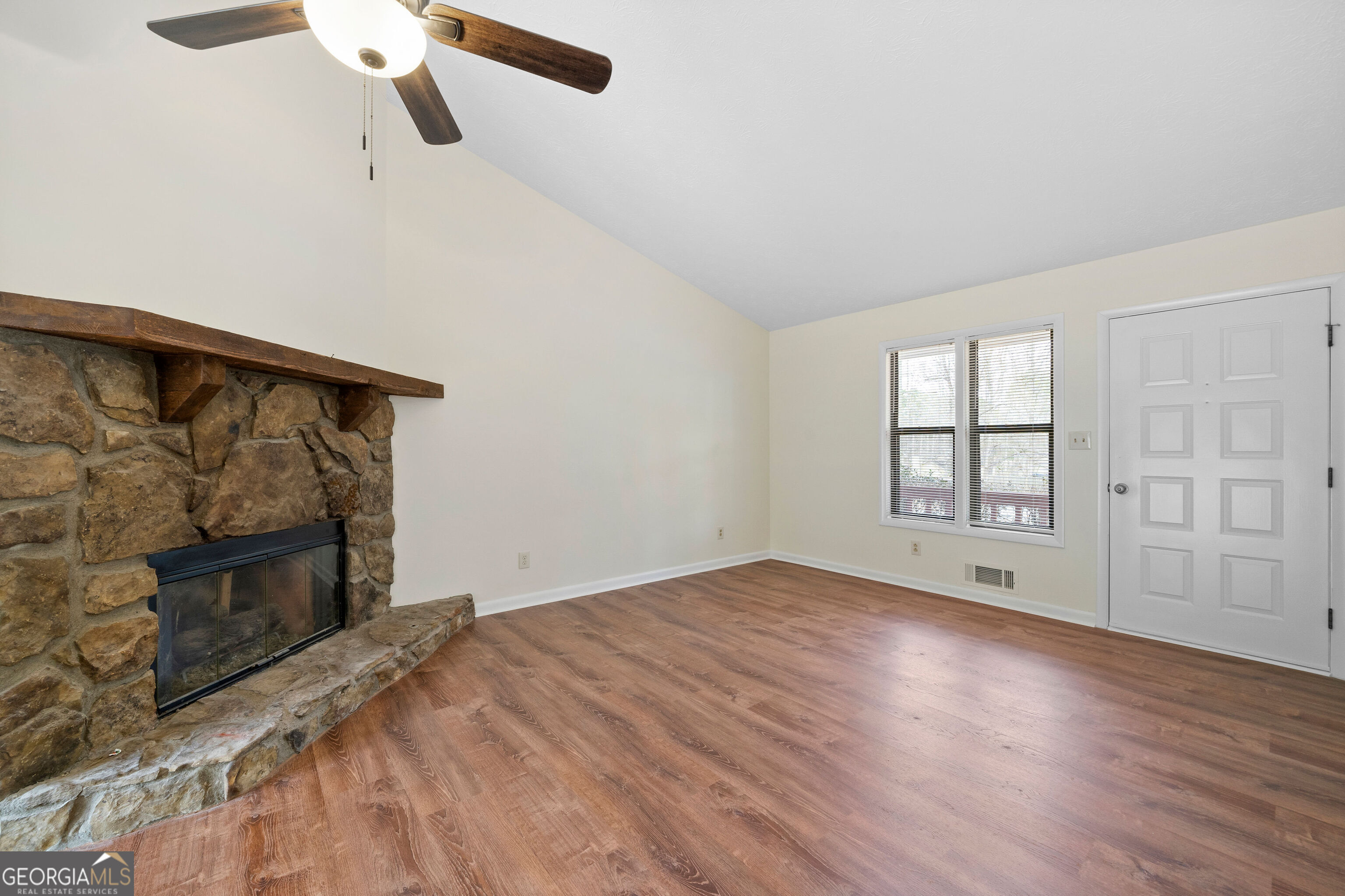 1358 Hardy Circle Property Photo 6