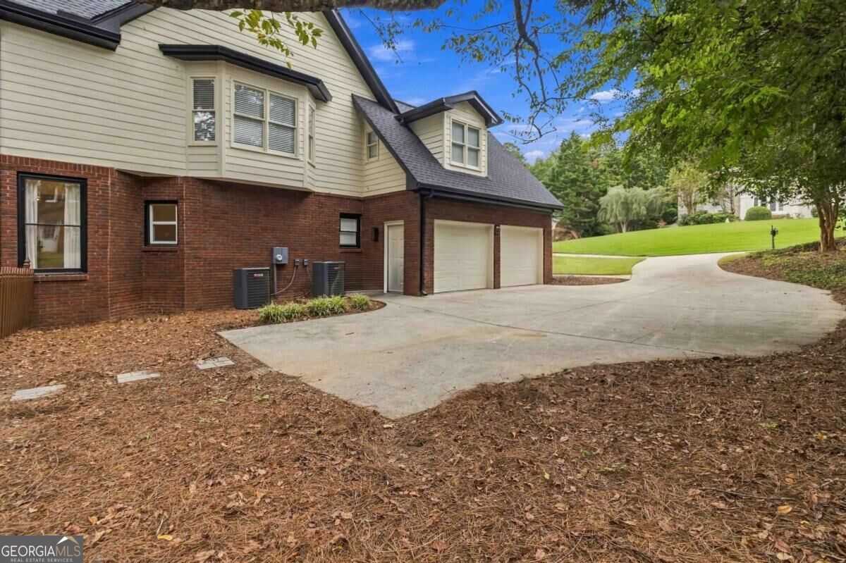 3355 Kates Way Property Photo 6