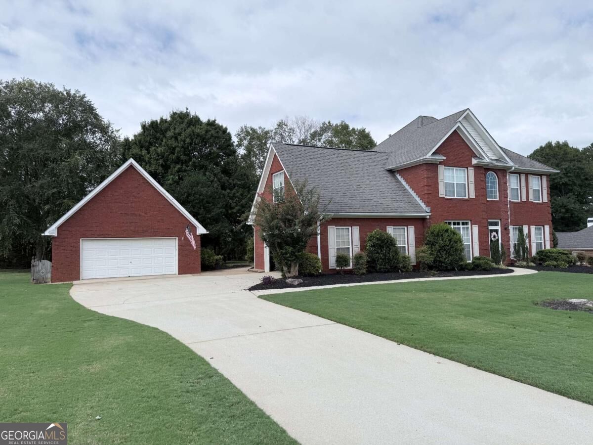 209 Ashley Drive Property Photo 4
