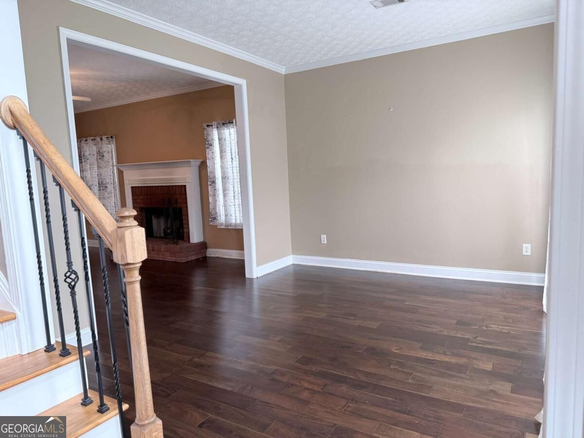 209 Ashley Drive Property Photo 8