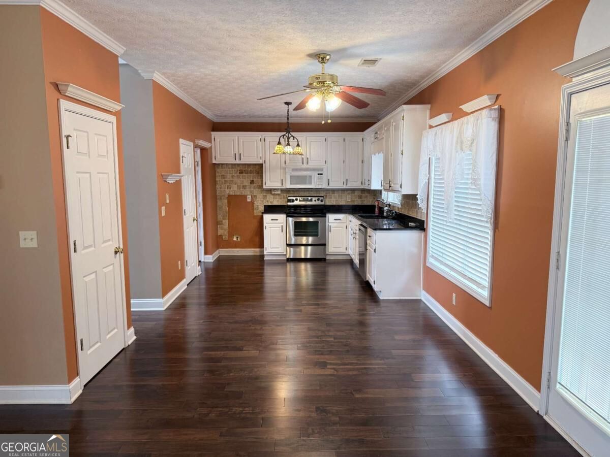 209 Ashley Drive Property Photo 18