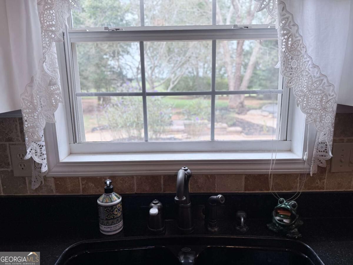209 Ashley Drive Property Photo 21
