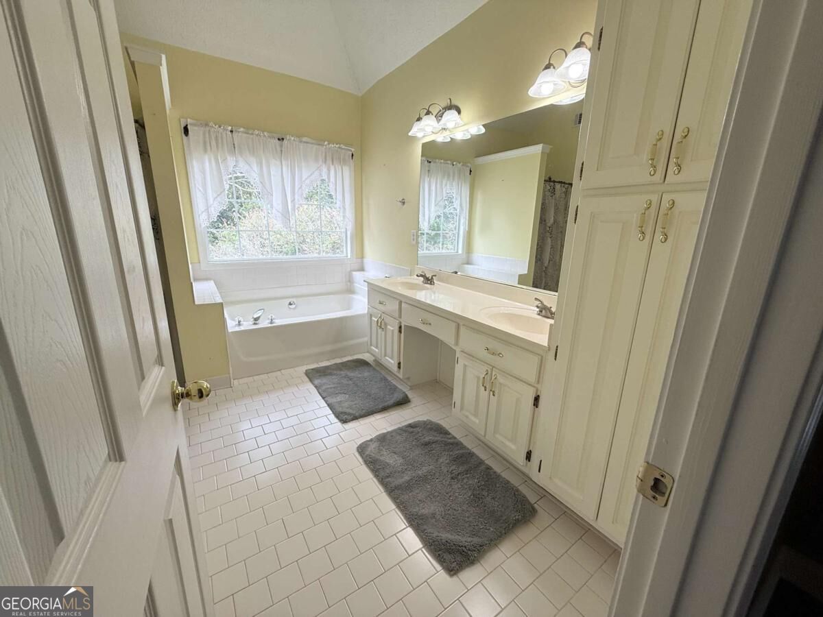 209 Ashley Drive Property Photo 28